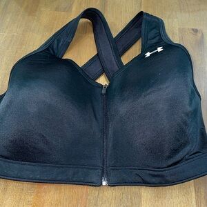 Under armour size M sports bra EUC